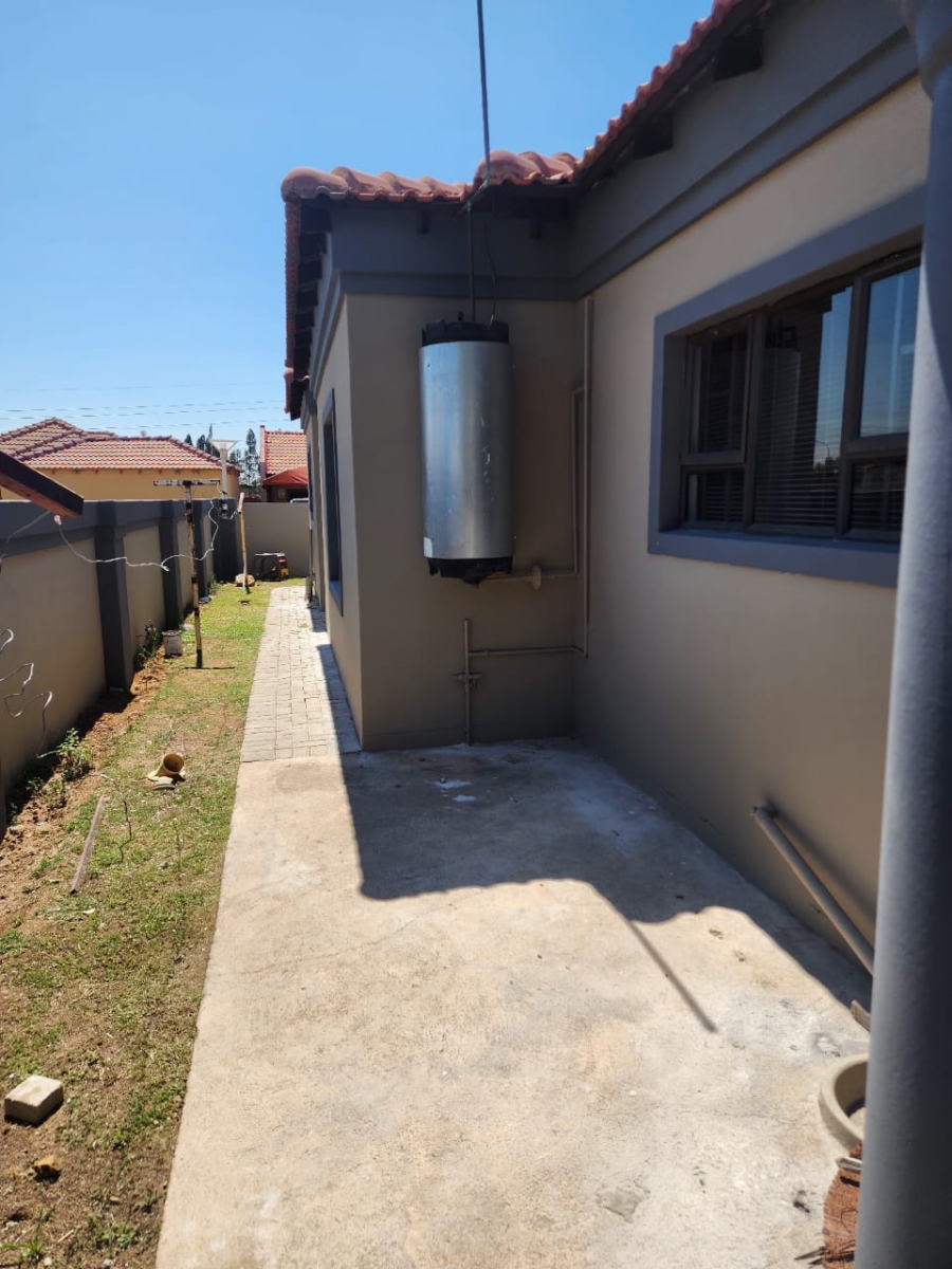 4 Bedroom Property for Sale in Flamwood North West